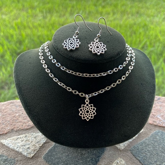 Mandala flower set wrap around necklace + earrings - Picture 5 of 7